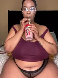 THICKBUNNYCHICKxxx webcam model stream image