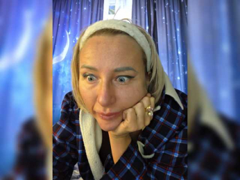 ARotikA webcam model stream image