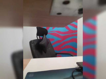 Xo4y-Tpax webcam model stream image