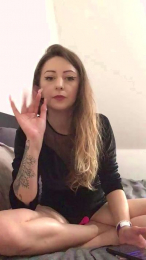 Emmaqueen75 webcam cam4 model stream image