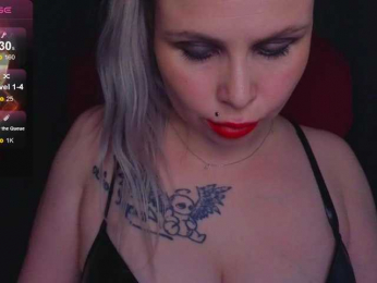 YourFunnyBlondiee webcam model stream image