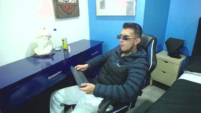 Dereckk18 webcam model stream image