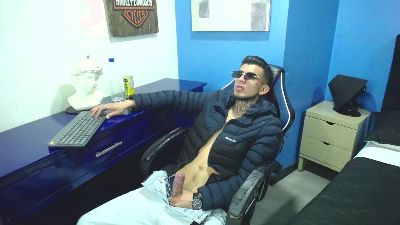 Dereckk18 webcam model stream image
