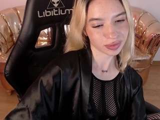 alina-lee-t webcam model stream image