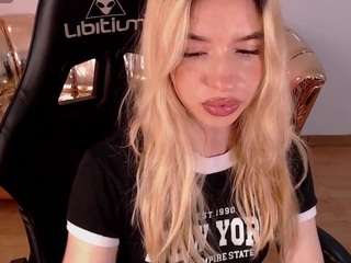 alina-lee-t webcam model stream image