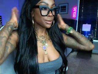 iamtattedqueen webcam model stream image