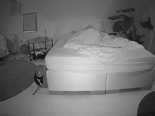 voyeurcam-julmodels-whitebed-6 webcam model stream image