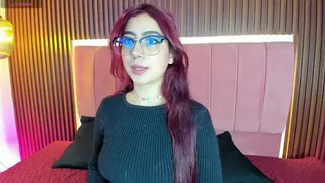 sarah-lark- webcam model stream image