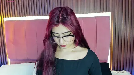 sarah-lark- webcam model stream image