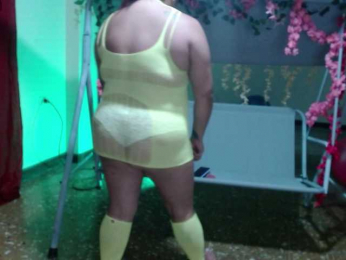 mature-younga webcam model stream image