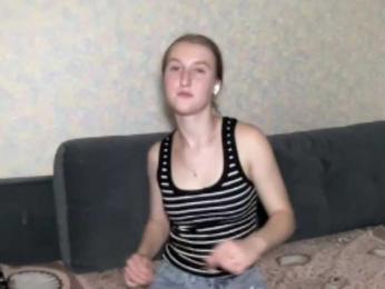 DionneCrum webcam model stream image