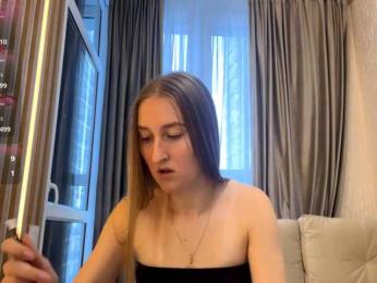 DionneCrum webcam model stream image