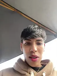 Logan_kiing webcam stripchat model stream image