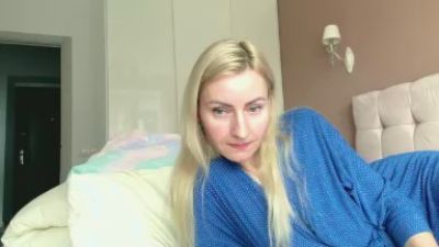Yourrealgirl webcam model stream image