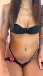 Moranguinh_24 webcam model stream image