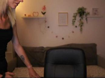 piperperri18 webcam bongacams model stream image