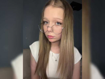 MelMooon webcam model stream image