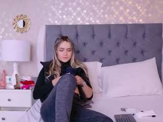 zoewillis webcam preview