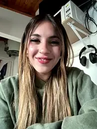 Lolykush webcam model stream image