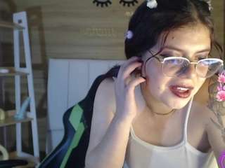dravianaa-a webcam model stream image