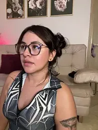 Pleasetellmecaro webcam model stream image