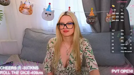 luna_joy_ webcam model stream image