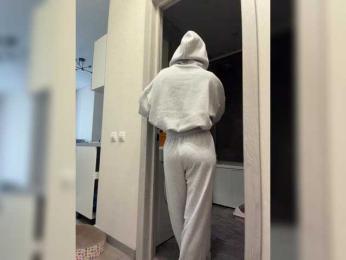 v_-_-_v webcam model stream image