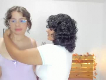 molly_and_ivy webcam model stream image
