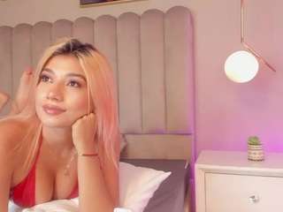 saraa-blonde webcam model stream image