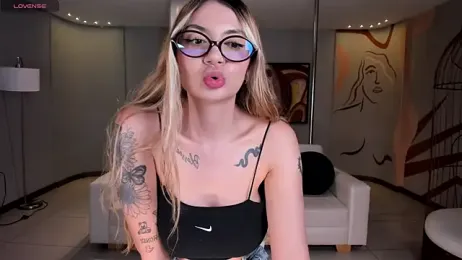 NiaHolland webcam model stream image