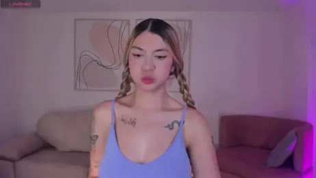 NiaHolland webcam model stream image