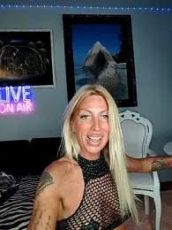 Weloveblue webcam model stream image