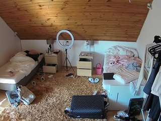 voyeurcam-julmodels-whitebed-2 webcam camsoda model stream image