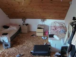voyeurcam-julmodels-whitebed-2 webcam model stream image