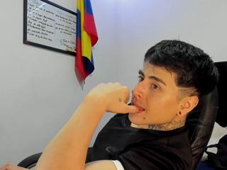 Drake Thomsoon webcam model stream image