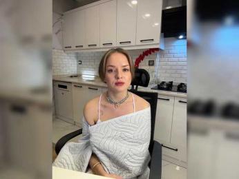 Lunaaaura webcam model stream image