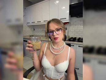 Lunaaaura webcam model stream image