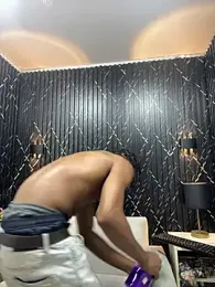 LarryCollin webcam model stream image