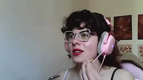 Owly_bloom webcam model stream image