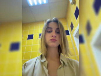 Lolaaamurr webcam model stream image