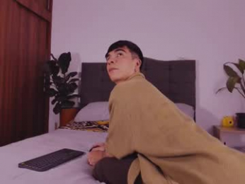 2gays_1straight webcam model stream image