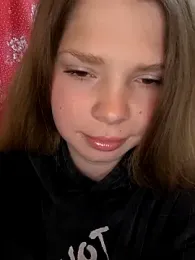 Zuli_Kiska webcam model stream image