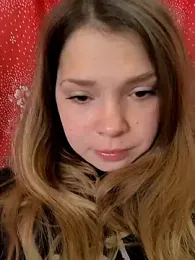 Zuli_Kiska webcam model stream image