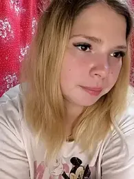 Zuli_Kiska webcam model stream image