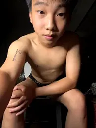Joey11110 webcam model stream image