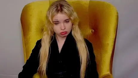 Creatrix_Lola webcam model stream image