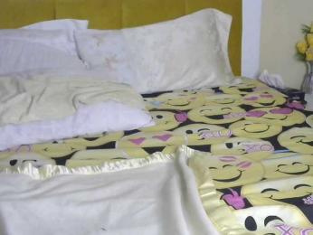 BradBubble webcam bongacams model stream image