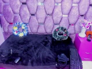 Milu Dom webcam model stream image