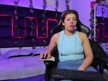 hornyy_mom webcam model stream image