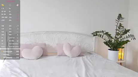 EvaVore webcam model stream image